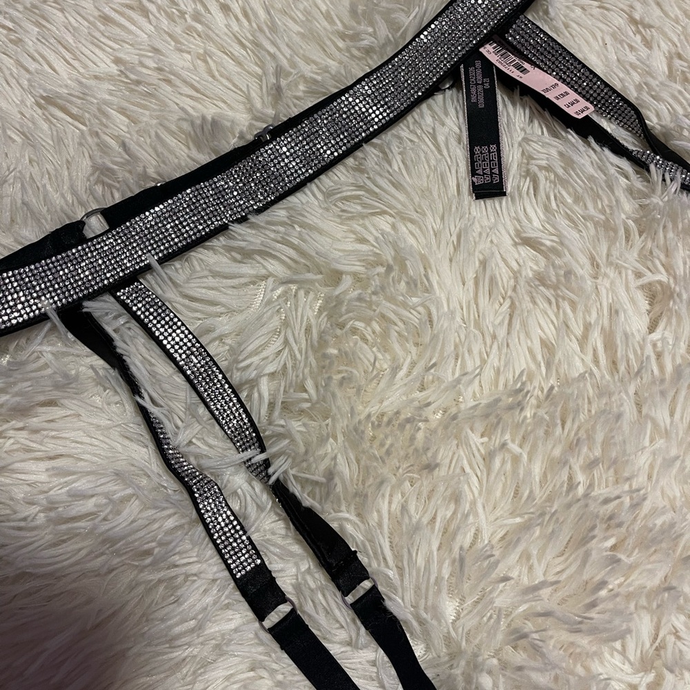 Victoria’s Secret - Picture 2 of 4